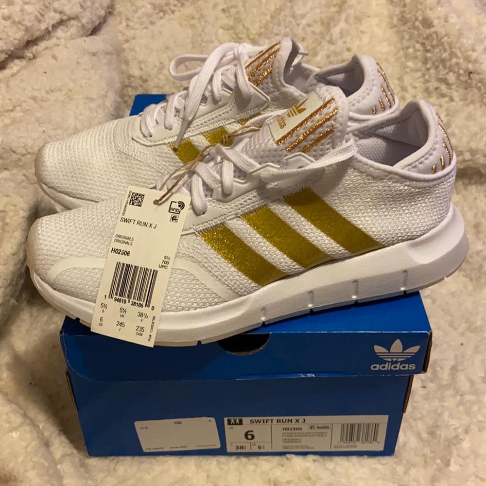 Brand new in box size 6 swift run x j